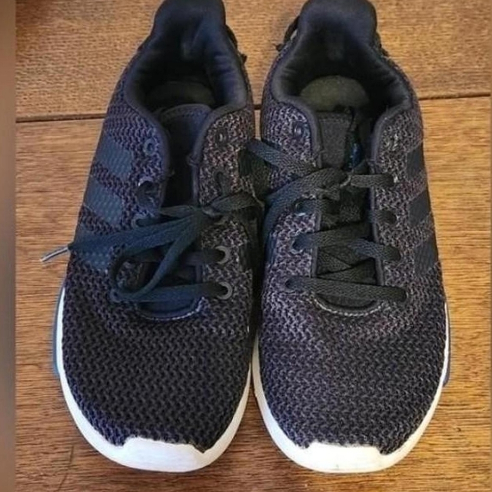 Adidas Cloud black & white running shoes 4 Kids, eq to womens 5.5/6